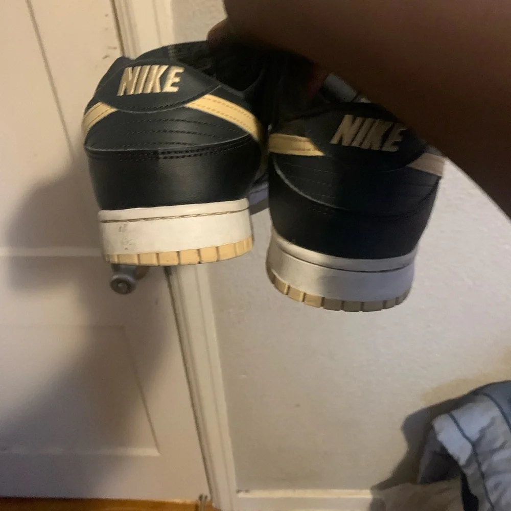 Nike Men's Black and Beige Sneakers - Picture 4 of 4